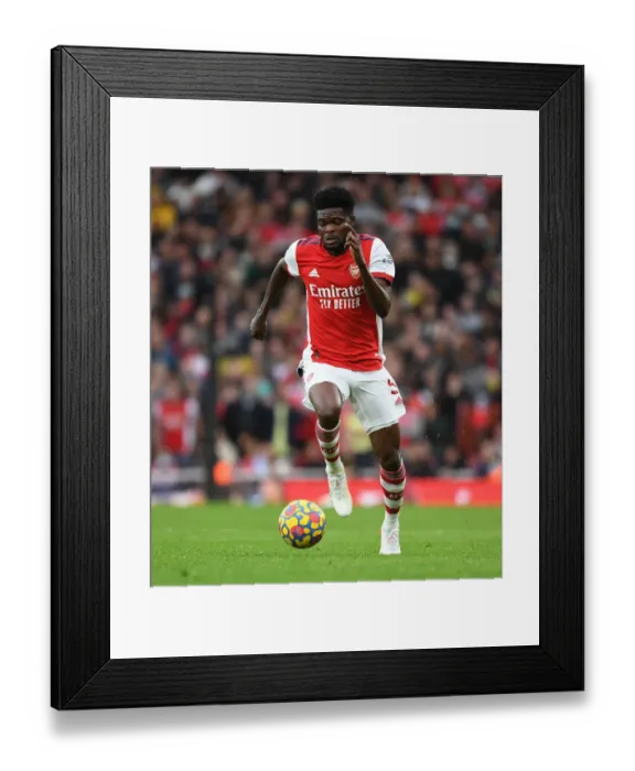 Framed Print : Thomas Partey in Action: Arsenal vs Manchester City, Premier League 2021-22