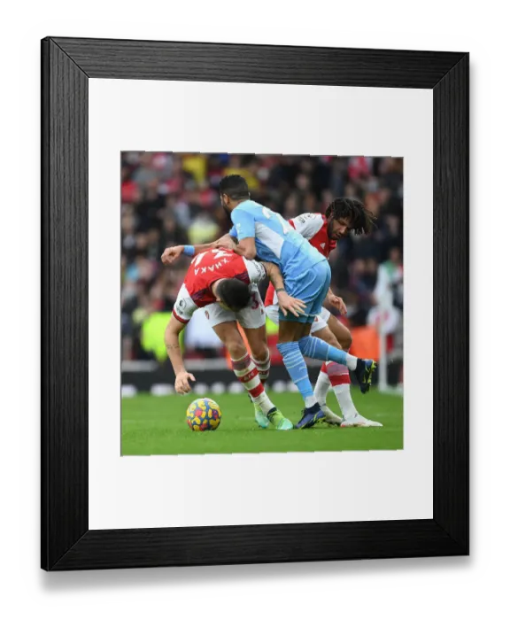 Framed Print : Arsenal vs Manchester City: Intense Battle – Xhaka and Elneny vs Mahrez