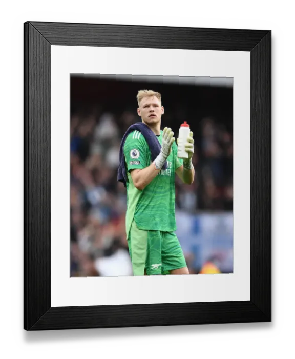 Framed Print : Arsenal's Aaron Ramsdale Celebrates Hard-Fought Victory over Manchester City in the Premier League 2021-22