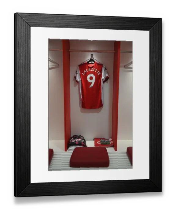 Framed Print : Arsenal Dressing Room: Pre-Match Focus before the Clash against Manchester City (2021-22) Framed Print : Arsenal Dressing Room: Pre-Match Focus before the Clash against Manchester City (2021-22)