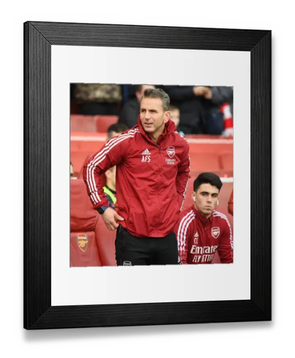Framed Print : Arsenal vs Manchester City: Premier League Clash at Emirates Stadium