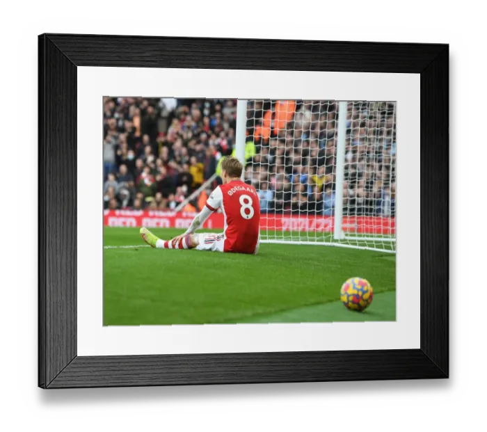 Framed Print : Martin Odegaard vs Manchester City: Arsenal's Midfield Battle in Premier League Clash