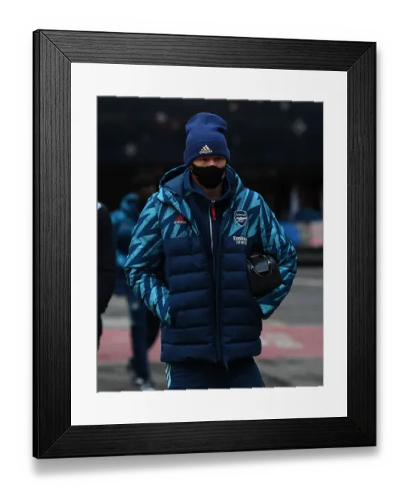 Framed Print : Arsenal's Aaron Ramsdale Arrives at Nottingham Forest's City Ground for FA Cup Third Round Clash