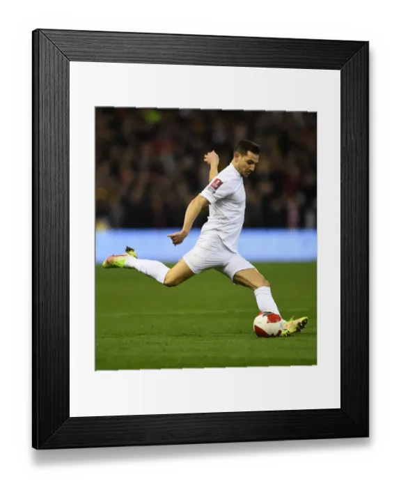 Framed Print : Arsenal's Cedric Soares in FA Cup Action: Nottingham Forest vs Arsenal (January 2022)