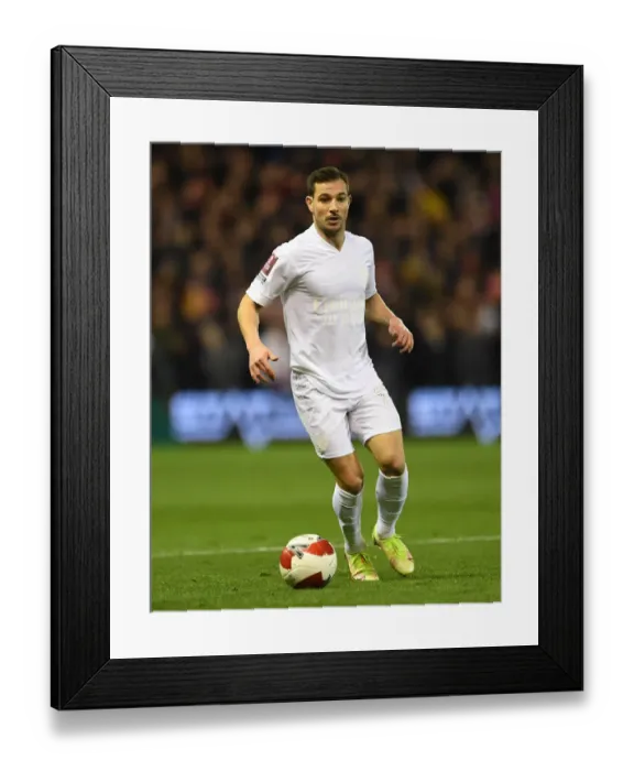 Framed Print : Arsenal's Cedric Soares in FA Cup Action against Nottingham Forest Framed Print : Arsenal's Cedric Soares in FA Cup Action against Nottingham Forest