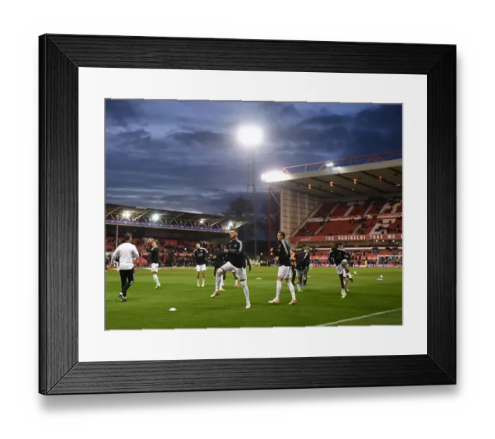 Framed Print : Arsenal's Emirates FA Cup Battle at Nottingham Forest: Pre-Match Warm-Up