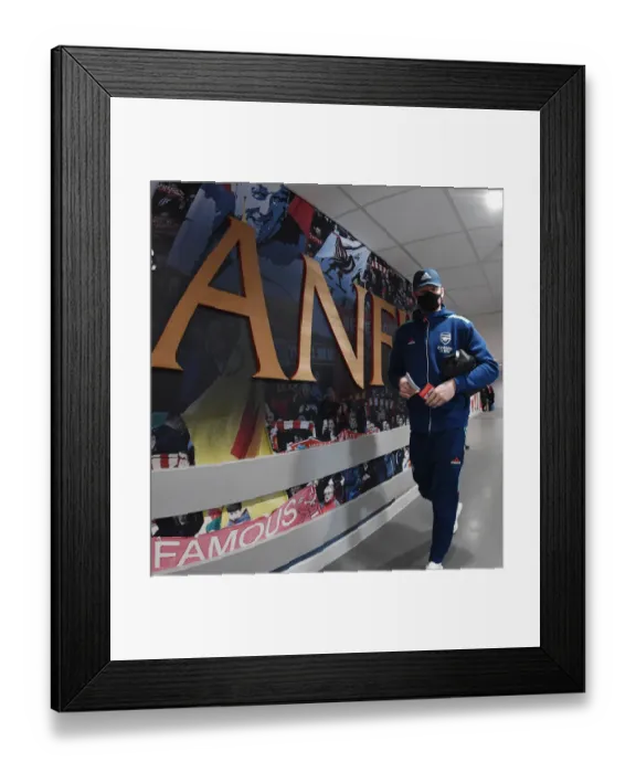 Framed Print : Arsenal's Aaron Ramsdale Prepares for Liverpool Showdown in Carabao Cup Semi-Final Framed Print : Arsenal's Aaron Ramsdale Prepares for Liverpool Showdown in Carabao Cup Semi-Final