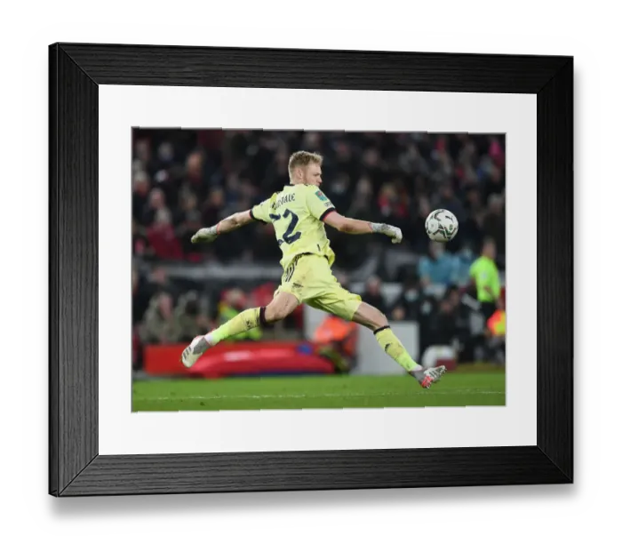 Framed Print : Arsenal's Aaron Ramsdale Clashes with Liverpool in Carabao Cup Semi-Final Battle