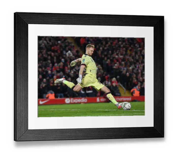 Framed Print : Arsenal's Ramsdale Prepares for Carabao Cup Showdown Against Liverpool Framed Print : Arsenal's Ramsdale Prepares for Carabao Cup Showdown Against Liverpool