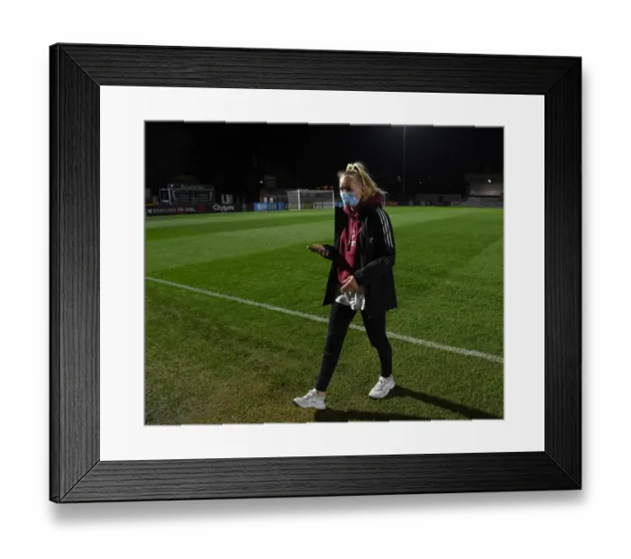 Framed Print : Stina Blackstenius Prepares for Arsenal Women's FA WSL Cup Showdown against Manchester United