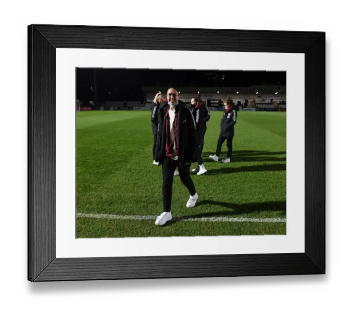 Framed Print : Manuela Zinsberger's Determination: Arsenal Women vs Manchester United Women - FA WSL Cup Quarterfinal Showdown