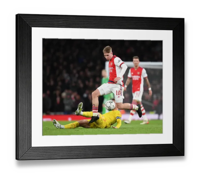 Framed Print : Emile Smith Rowe Shines: Arsenal vs. Liverpool Carabao Cup Semi-Final Showdown