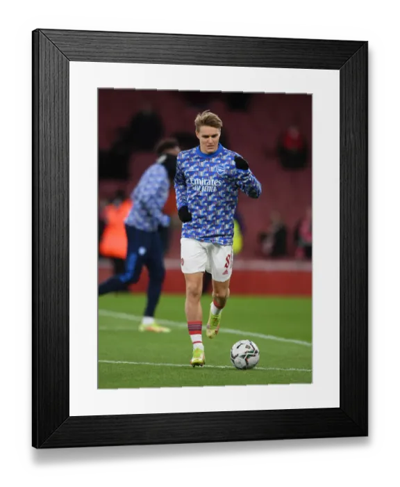 Framed Print : Arsenal's Martin Odegaard Prepares for Carabao Cup Showdown Against Liverpool