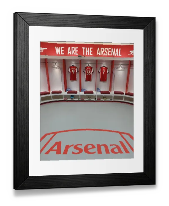 Framed Print : Arsenal: Pre-Match Focus in the Changing Room before Arsenal vs Burnley (Premier League 2021-22)
