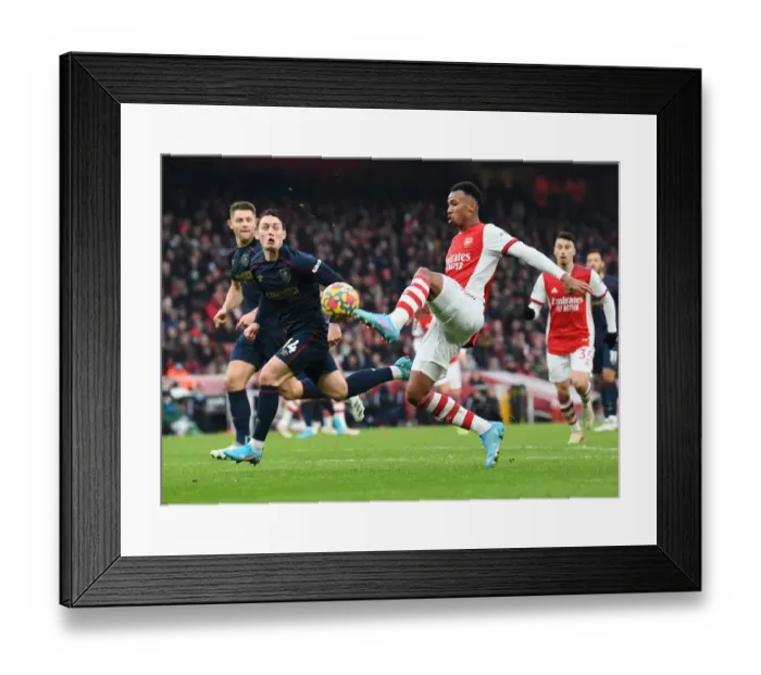 Framed Print : Intense Face-Off: Magalhaes vs. Roberts - Arsenal's Battle Against Burnley (2021-22) Framed Print : Intense Face-Off: Magalhaes vs. Roberts - Arsenal's Battle Against Burnley (2021-22)