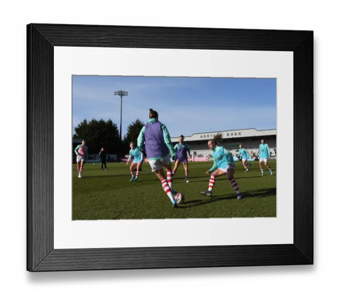 Framed Print : Arsenal Women vs Manchester United Women: FA WSL Clash at Meadow Park - Preparing for Battle (2021-22)