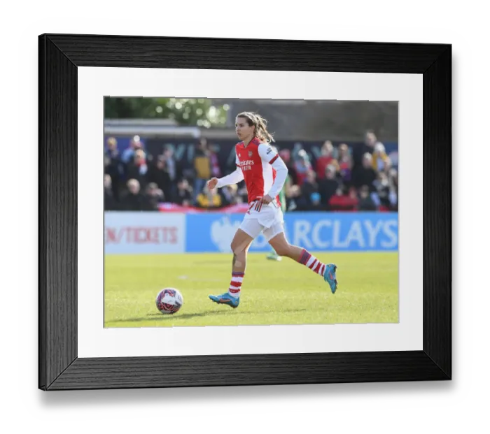 Framed Print : Tobin Heath in Action: Arsenal Women vs Manchester United Women, FA WSL 2022 Framed Print : Tobin Heath in Action: Arsenal Women vs Manchester United Women, FA WSL 2022