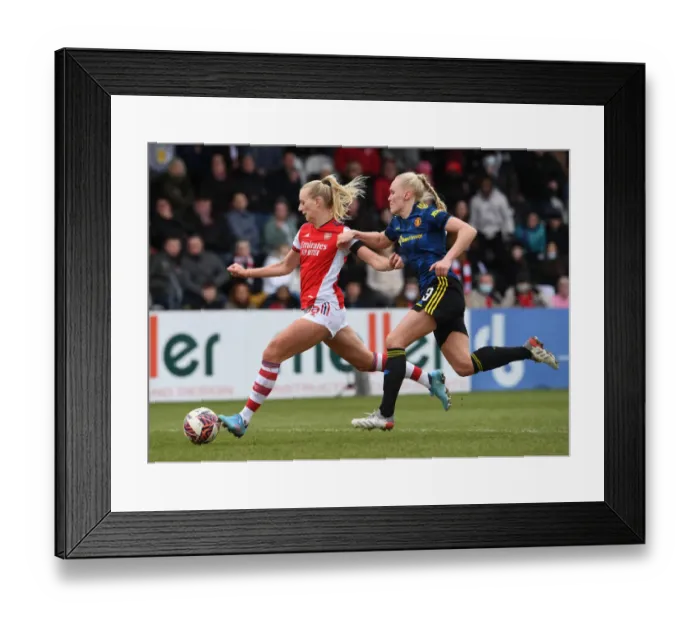 Framed Print : Stina Blackstenius Scores Dramatic Goal: Arsenal Women vs Manchester United Women, FA Womens Super League 2021-22