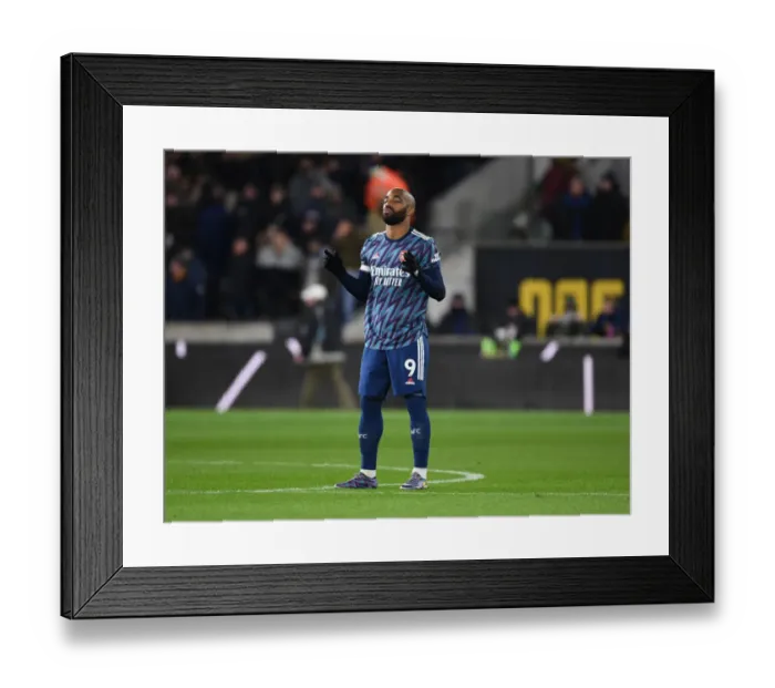 Framed Print : Arsenal's Alex Lacazette Prepares for Wolverhampton Wanderers Clash in Premier League