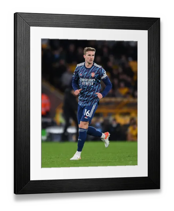Framed Print : Rob Holding Focuses in Arsenal's Battle at Molineux: Wolverhampton Wanderers vs Arsenal, Premier League 2021-22 Framed Print : Rob Holding Focuses in Arsenal's Battle at Molineux: Wolverhampton Wanderers vs Arsenal, Premier League 2021-22