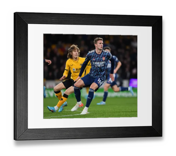 Framed Print : Rob Holding's Unwavering Concentration: Arsenal's Fight at Molineux, Wolverhampton Wanderers vs Arsenal, Premier League 2021-22