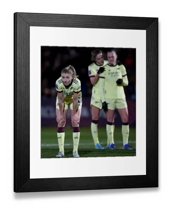 Framed Print : Leah Williamson in Action: Chelsea Women vs Arsenal Women, FA WSL 2021-22