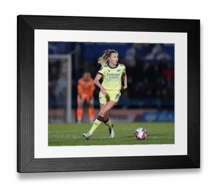 Framed Print : Clash of Titans: Leah Williamson in Action - Chelsea Women vs Arsenal Women, FA WSL 2021-22