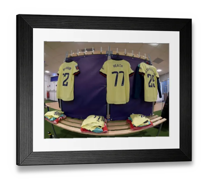 Framed Print : Arsenal Women's Pre-Match Preparation: Chelsea vs. Arsenal, FA WSL (Kingston upon Thames, 2022)