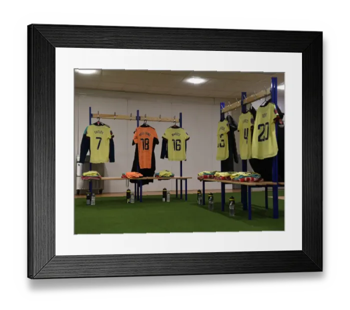 Framed Print : Arsenal Women's Team: Preparing for Battle against Chelsea Women in FA WSL