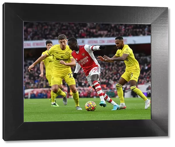 Arsenal's Pepe Thwarted: Defiant Brentford Defenders Foil Attack
