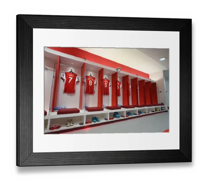 Framed Print : Arsenal FC: Pre-Match Huddle in the Changing Room before Arsenal vs. Brentford (2021-22 Premier League)