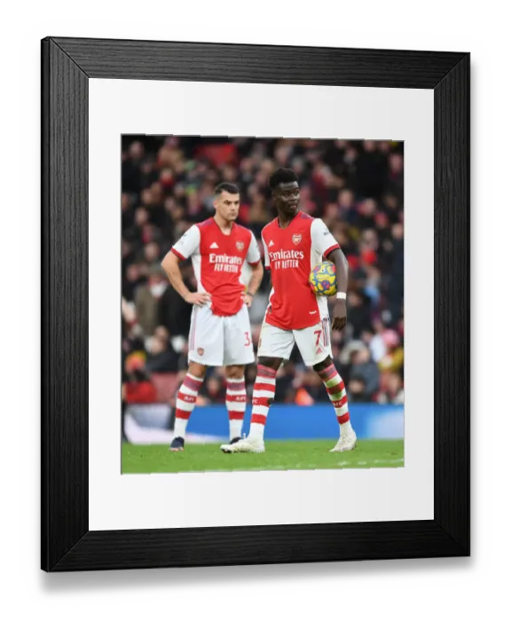 Framed Print : Arsenal's Bukayo Saka in Action Against Brentford - Premier League 2021-22