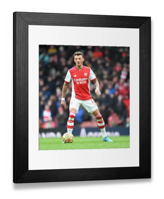 Framed Print : Arsenal's Ben White in Action against Brentford in the Premier League Framed Print : Arsenal's Ben White in Action against Brentford in the Premier League