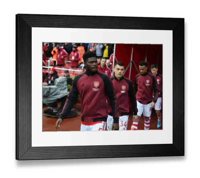 Framed Print : Thomas Partey Gears Up: Arsenal vs Brentford, Premier League 2021-22