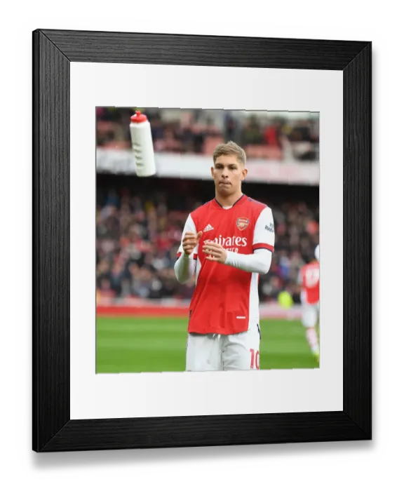 Framed Print : Arsenal's Emile Smith Rowe Shines in Premier League Clash Against Brentford Framed Print : Arsenal's Emile Smith Rowe Shines in Premier League Clash Against Brentford