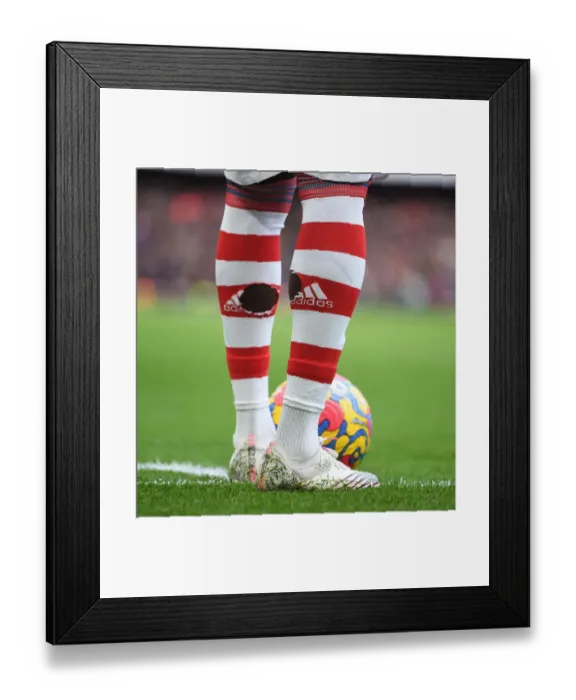 Framed Print : Arsenal's Bukayo Saka in Action Against Brentford, Premier League 2021-22 Framed Print : Arsenal's Bukayo Saka in Action Against Brentford, Premier League 2021-22