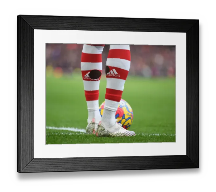 Framed Print : Bukayo Saka in Action: Arsenal's Star Performance against Brentford, Premier League 2021-22