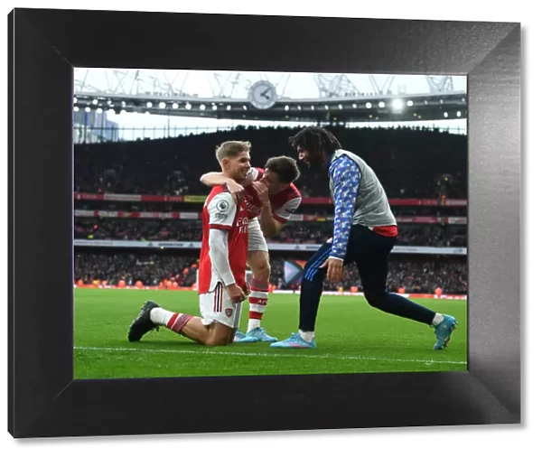 Arsenal Celebrate Emile Smith Rowe's Goal vs. Brentford, Premier League 2021-22