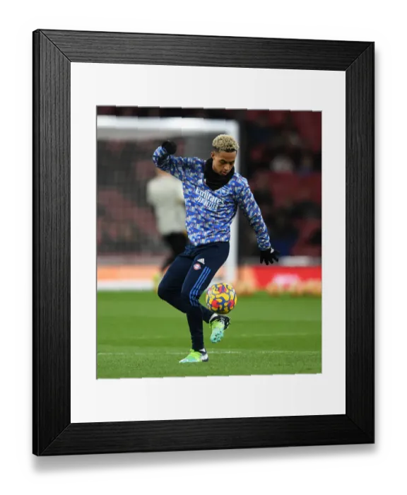 Framed Print : Arsenal's Omari Hutchinson: Focused in Pre-Match Routine Before Arsenal vs. Wolverhampton Wanderers (Premier League, 2021-22) Framed Print : Arsenal's Omari Hutchinson: Focused in Pre-Match Routine Before Arsenal vs. Wolverhampton Wanderers (Premier League, 2021-22)