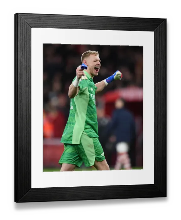 Framed Print : Arsenal's Aaron Ramsdale Celebrates Hard-Fought Victory Over Wolverhampton Wanderers in 2021-22 Premier League