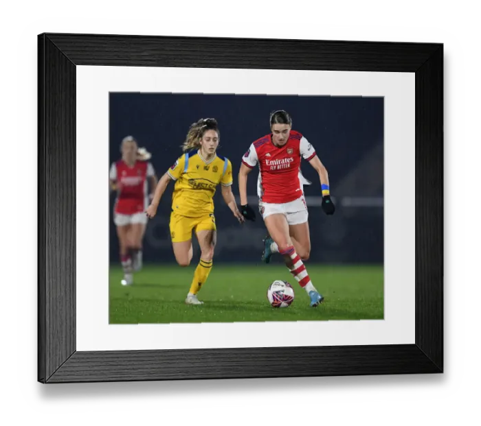 Framed Print : Arsenal's Vivianne Miedema Faces Off Against Reading's Tia Primmer in FA WSL Clash