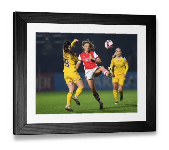 Framed Print : Arsenal Women vs Reading Women: McCabe Clashes with Woodham in FA WSL Showdown