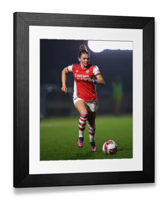 Framed Print : Arsenal's Laura Wienroither in Action: Arsenal Women vs Reading Women, FA WSL Match, 2021-22 Framed Print : Arsenal's Laura Wienroither in Action: Arsenal Women vs Reading Women, FA WSL Match, 2021-22