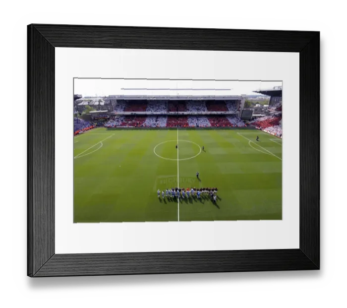 Framed Print : The teams shake hands before the match. Arsenal 4: 2 Wigna Athletic