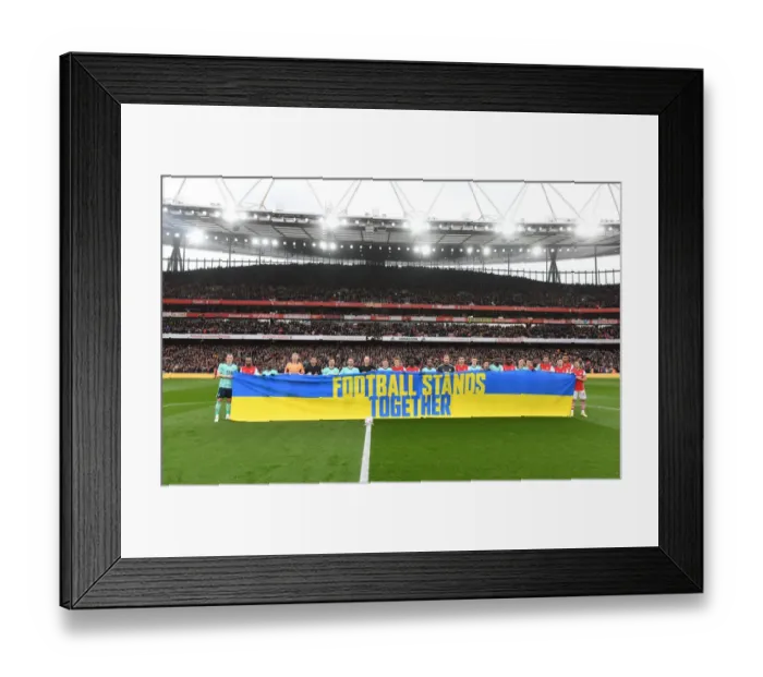 Framed Print : Arsenal and Leicester Players Unite for Ukraine: Premier League Show of Support (Arsenal v Leicester City, 2021-22) Framed Print : Arsenal and Leicester Players Unite for Ukraine: Premier League Show of Support (Arsenal v Leicester City, 2021-22)