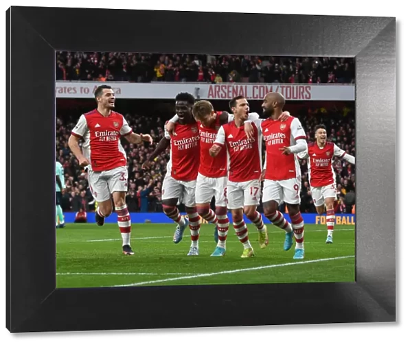 Arsenal's Xhaka, Saka, Odegaard, and Cedric Celebrate Lacazette's Goal Against Leicester City (2021-22)