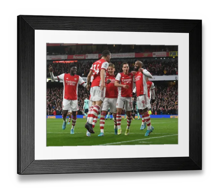 Framed Print : Arsenal Celebrate Team Goal: Lacazette Scores Against Leicester City (2021-22)