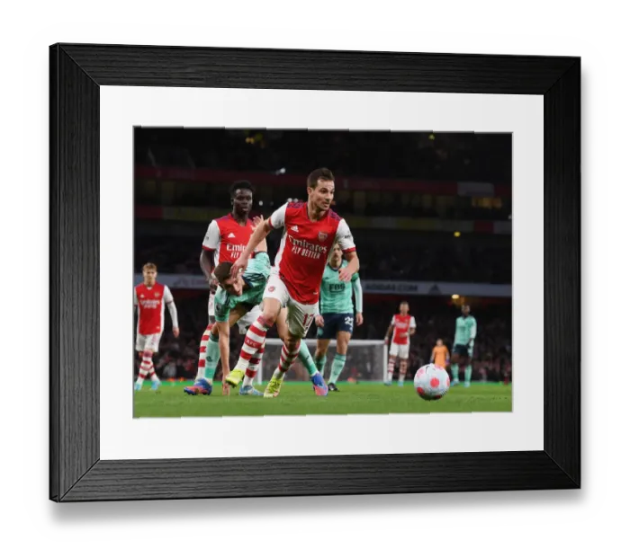Framed Print : Arsenal's Cedric Soares in Action Against Leicester City, Premier League 2021-22