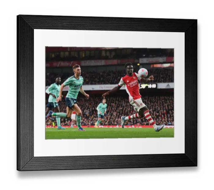 Framed Print : Arsenal's Bukayo Saka Shines in Premier League Clash Against Leicester City