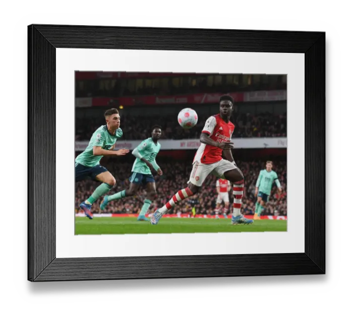 Framed Print : Arsenal's Bukayo Saka in Action Against Leicester City - Premier League 2021-22